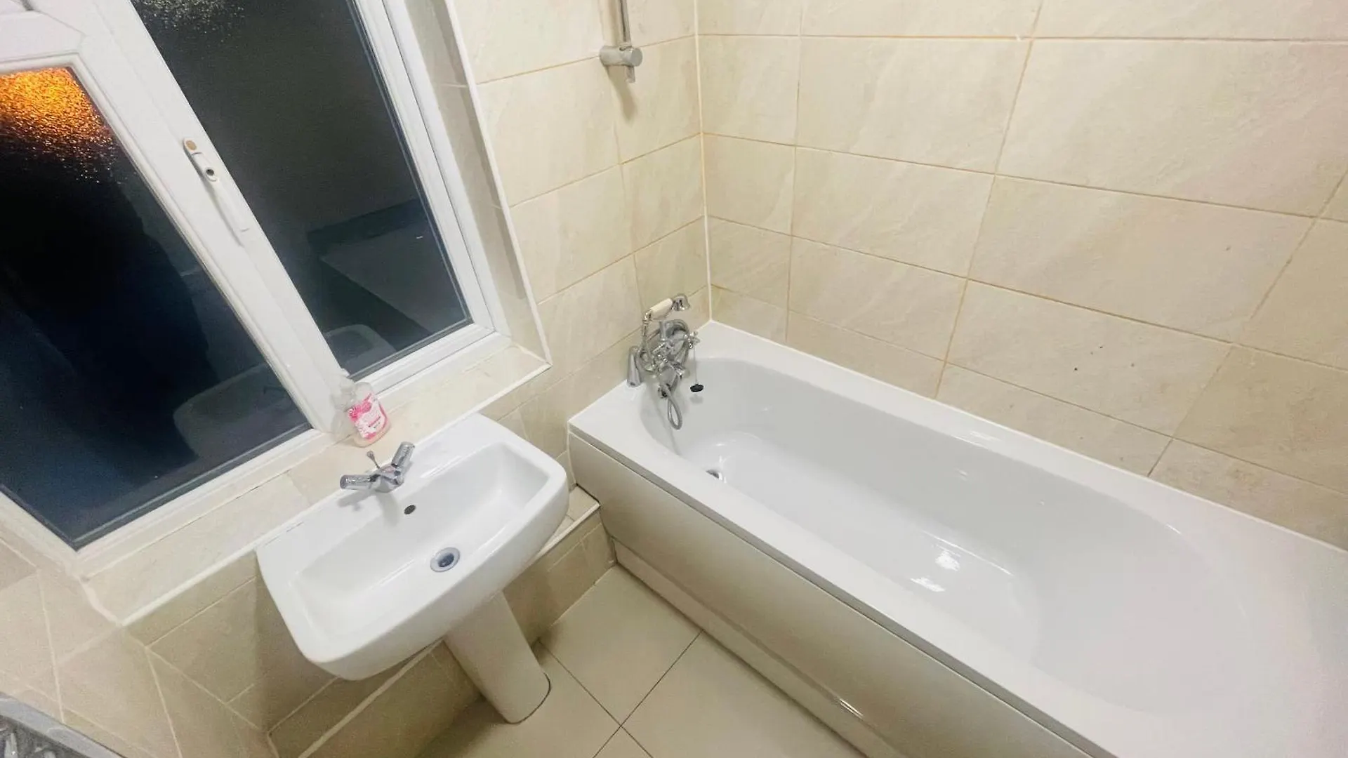 Grundystreet32 Apartment London Homestay